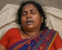 दातून तोड़ने को लेकर हुआ विवाद,महिला की मौत