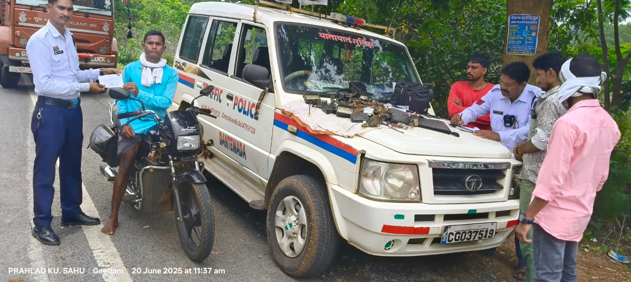 हेलमेट न पहनने पर सरपंच का कटा चालान, यातायात नियमों का पालन करने की अपील  