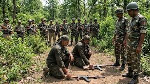 "पूना मारगेम" छत्तीसगढ़ में 15 नक्सलियों ने डाले हथियार