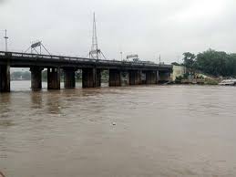 रायपुर में तेज बारिश...12 जिलों में बाढ़ का खतरा