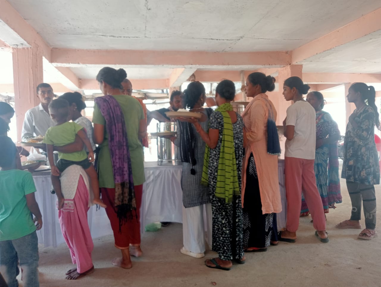 मानवीय संवेदनाओं के साथ हो रहा पुनर्वास, हर सुविधा के लिए निगम की टीम चौबीसों घंटे तैनात