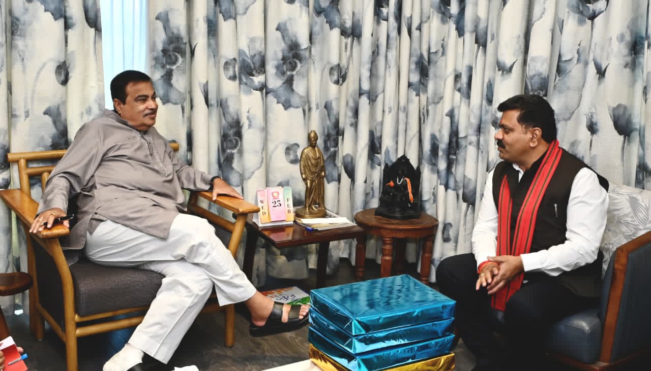 उप मुख्यमंत्री विजय शर्मा ने केंद्रीय परिवहन मंत्री नितिन गडकरी से की अहम मुलाकात, कवर्धा की महत्वपूर्ण सड़क परियोजनाओं को लेकर की चर्चा