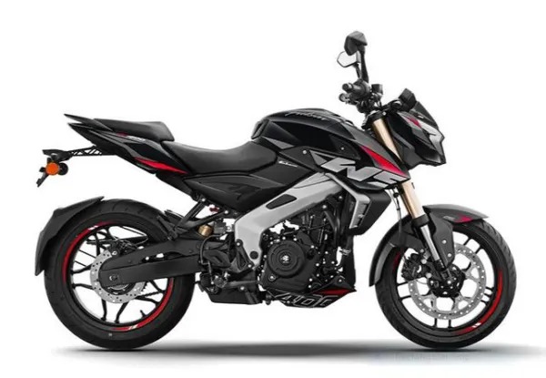 बाइक बाजार में हलचल: Pulsar NS400Z हुई सस्ती, बजाज ने दिया झटका ऑफर