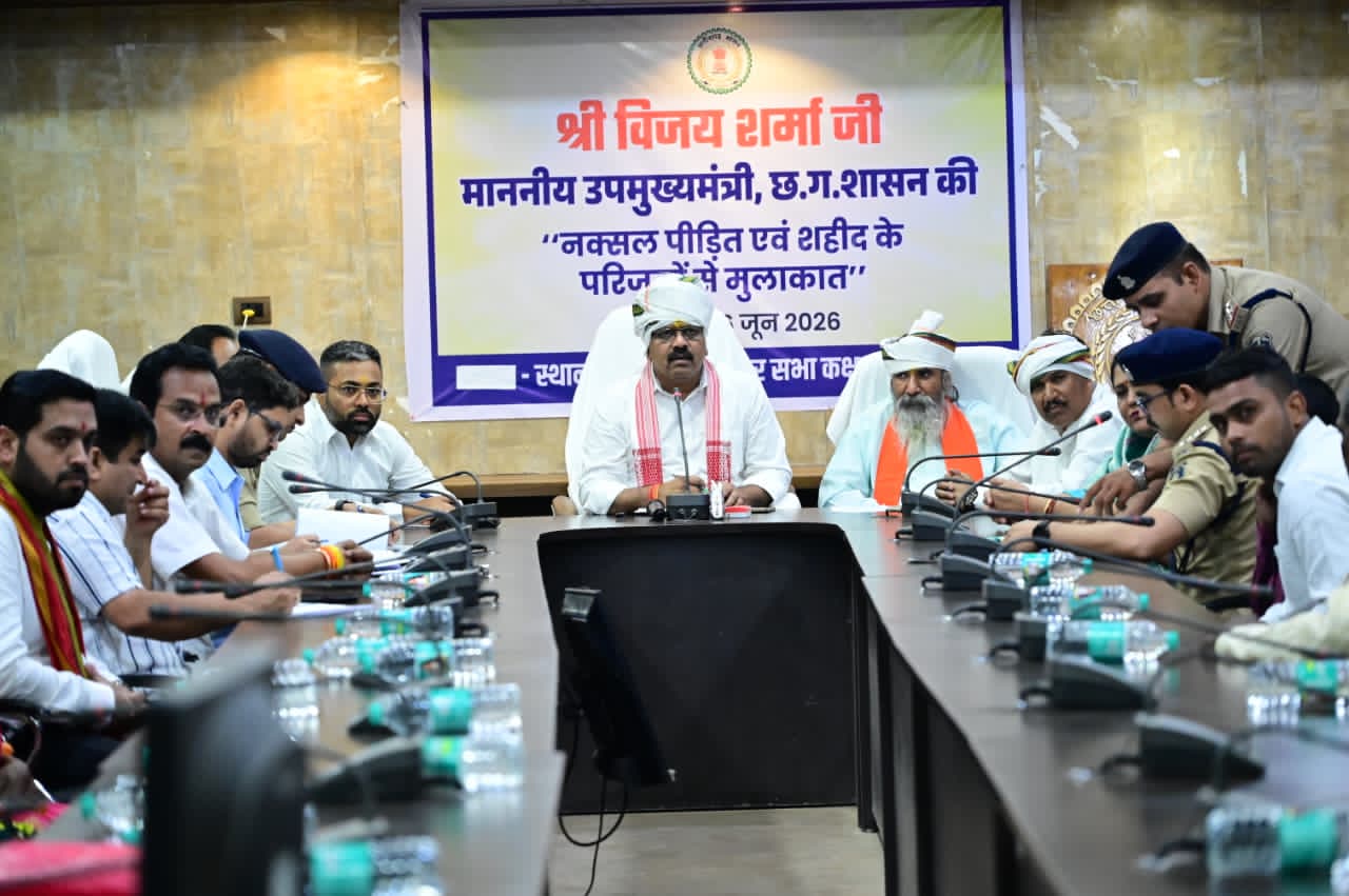 नक्सली पीड़ित परिवारों और शहीदों के परिजनों से मिले उप मुख्यमंत्री विजय शर्मा 