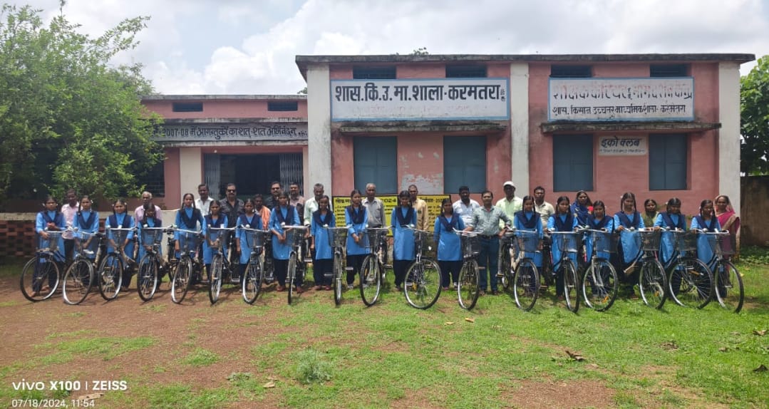 कैंची फांक से सीधा फुल पायडल:  साइकिल पाकर सुनाया बालिकाओं ने अपना अनुभव