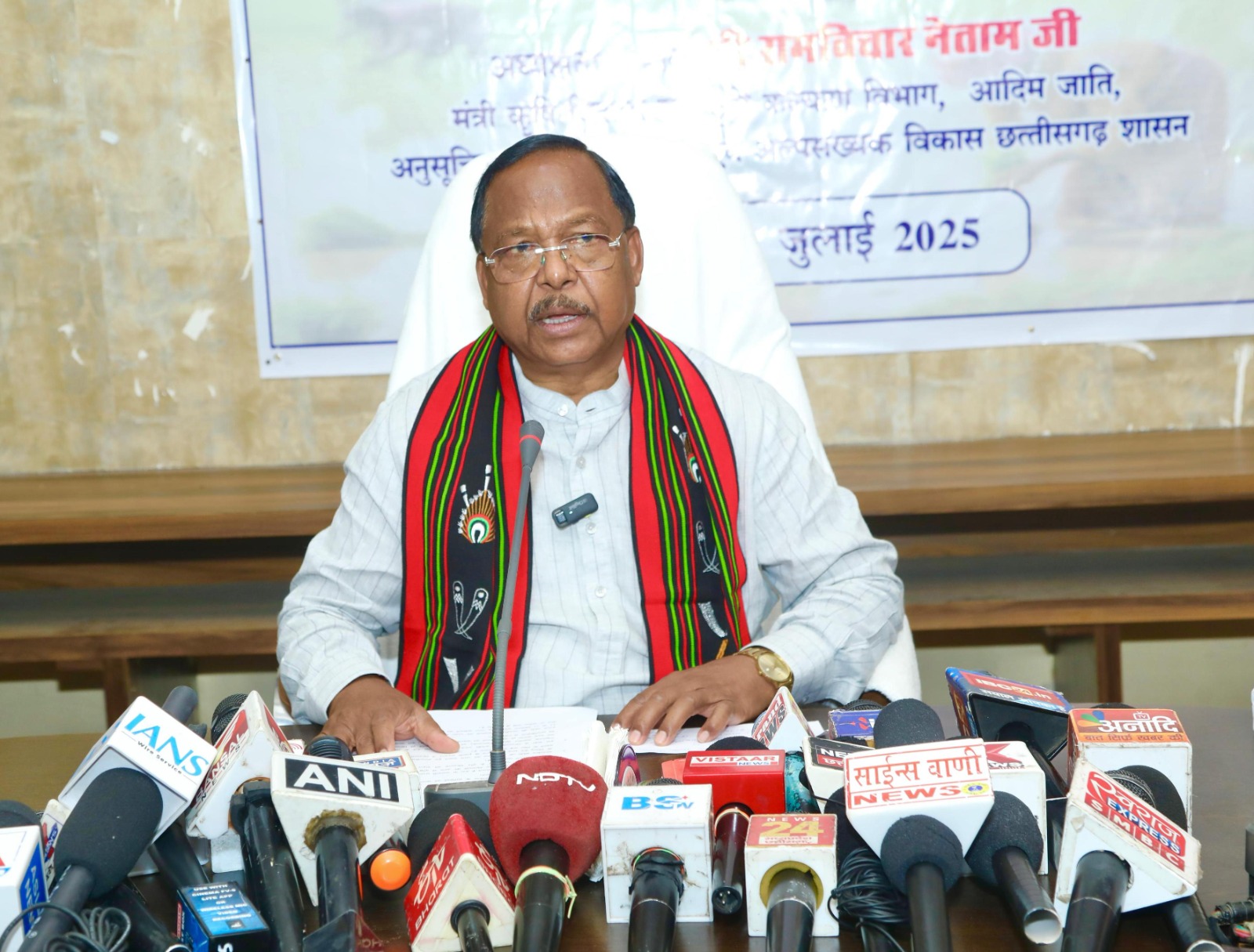 किसानों को समय पर खाद और बीज उपलब्ध कराने राज्य सरकार प्रतिबद्ध  : कृषि मंत्री नेताम