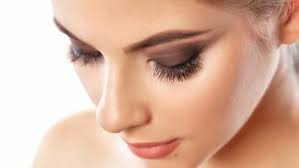 आइब्रो को घना और काला बनाने के लिए अपनाए ये घरेलू उपाय 