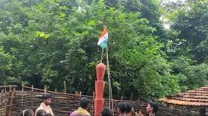 नक्‍सल प्रभावित इलाकों में आजादी का जश्‍न : विकास की बयार... जहां कभी काले झंडे को देखते थे.. वहां तिरंगे के आगे झुके सिर