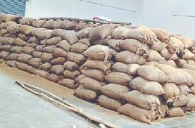 आधी रात किराना दुकान में छापामार कार्यवाही,चालीस क्विंटल धान जप्त 