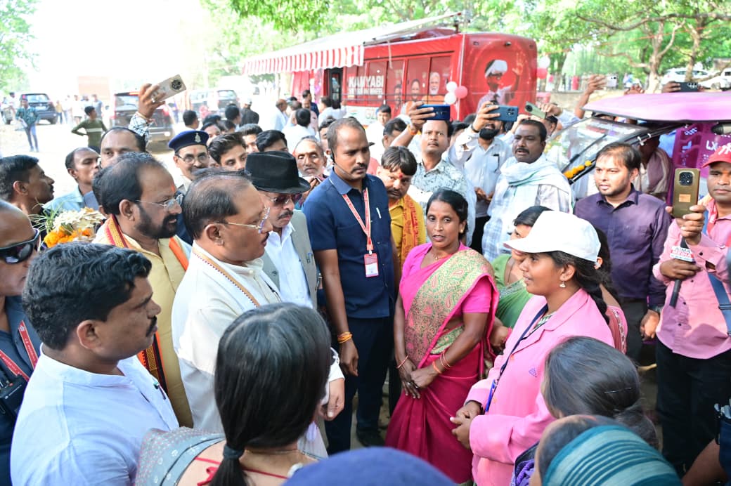 मुख्यमंत्री साय से मिलकर जय कुमारी और गौरी हुईं गदगद, कहा-सचमुच बहुत ही सरल और सौम्य हैं हमारे मुखिया