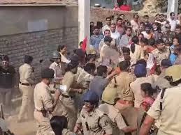प्रस्तावित मरीन ड्राइव निर्माण! पुलिस फोर्स और ग्रामीणों के बीच हुई झूमाझटकी