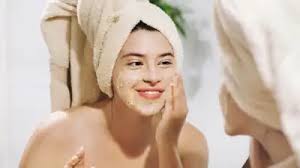 त्वचा में हो रहें पिंपल्स से हैं परेशान तो घर पर बनाएं ये प्राकृतिक स्क्रब