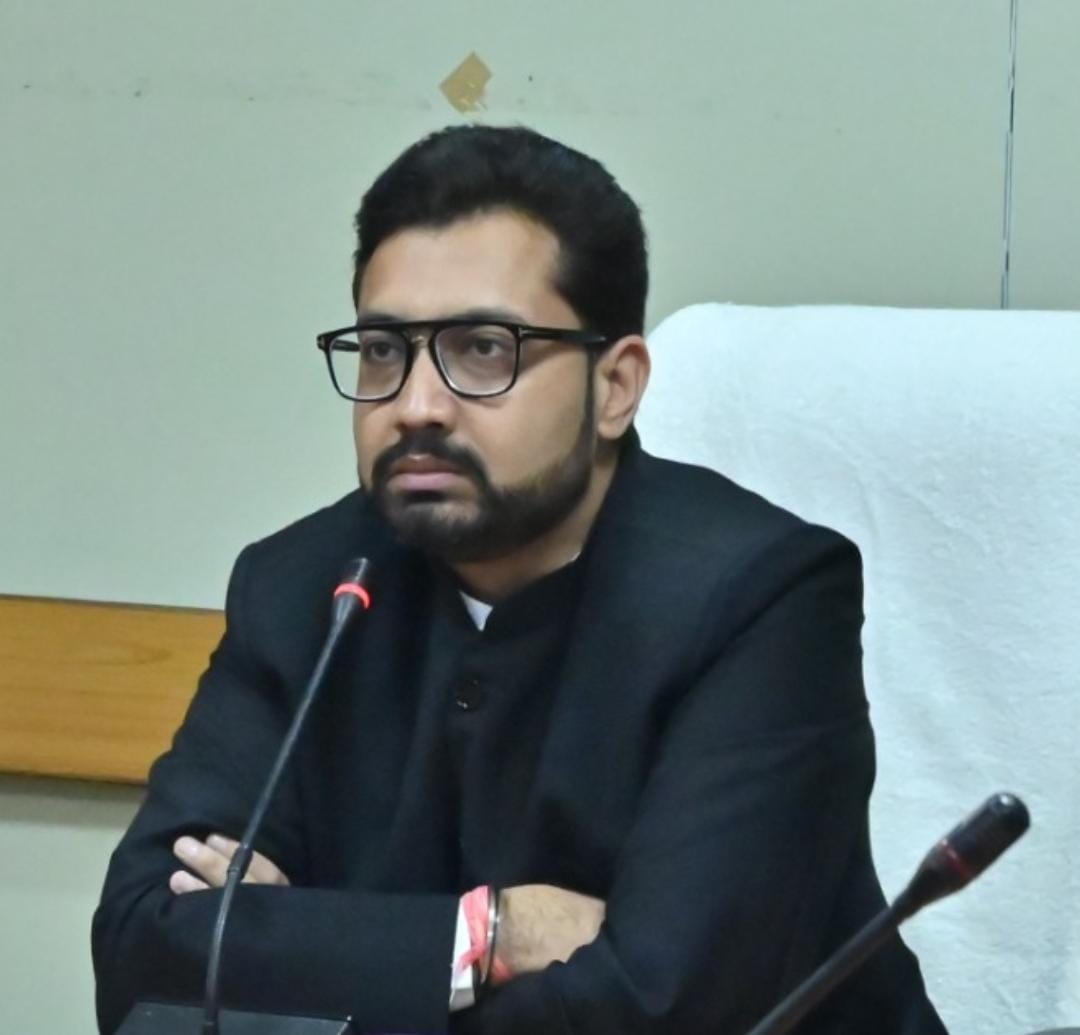 राजस्व बढ़ाएं और शराब की अवैध बिक्री पर करें कड़ी कार्रवाई: कलेक्टर 