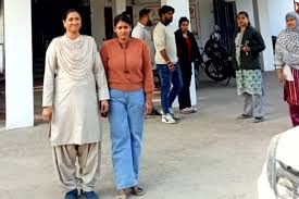 चोरी के जेवर और अवैध गिरवी का खेल उजागर,बजाज फाइनेंस की महिला कर्मचारी गिरफ्तार