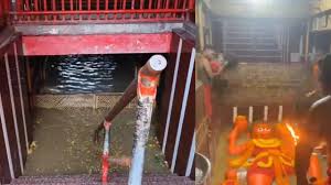 बंद हुए बड़े हनुमान मंदिर के कपाट, जल शयन कर रहे बजरंगबली 