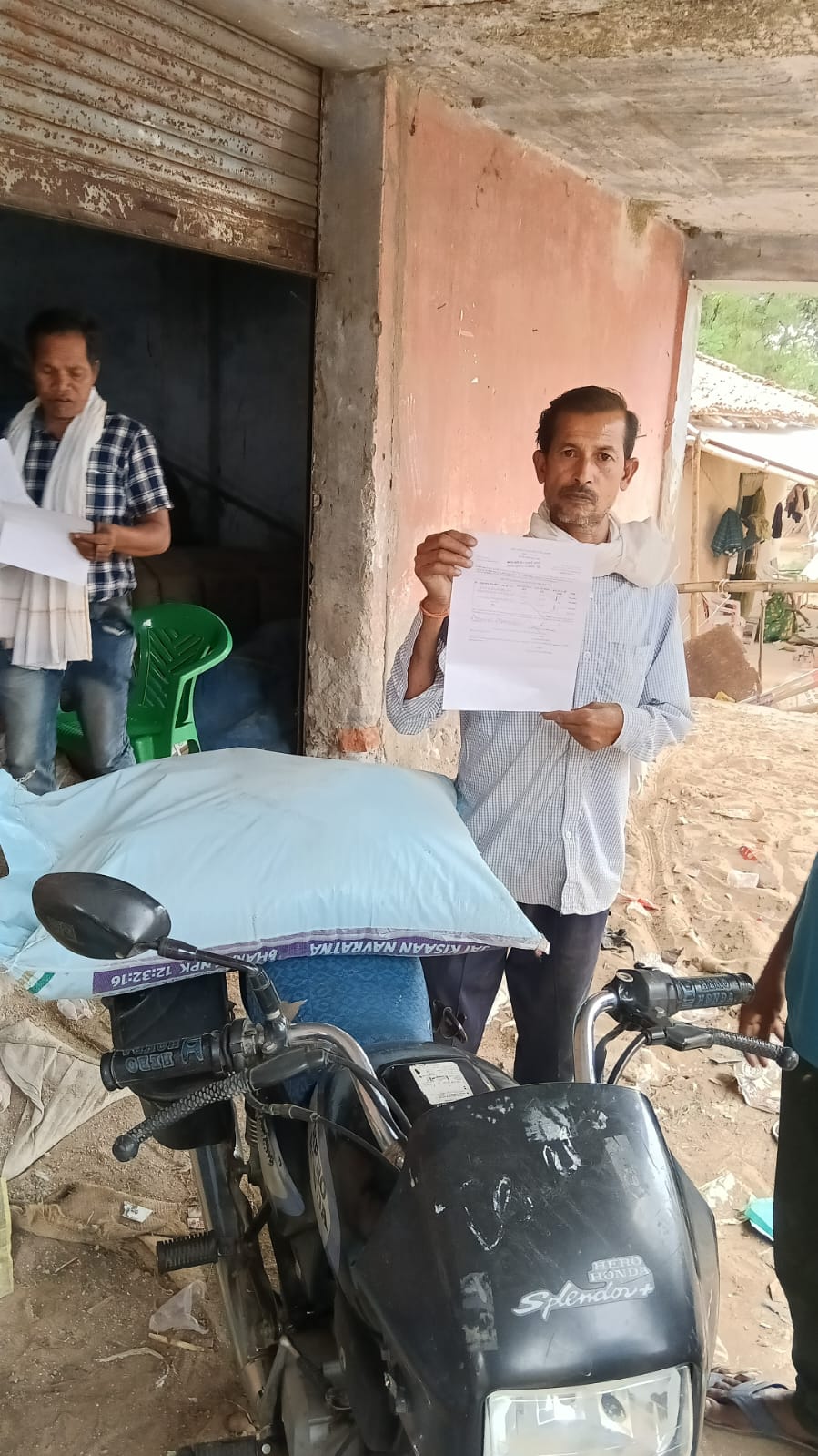 सफलता की कहानी संघर्ष से मुस्कान तक:’ समय पर मिली खाद-बीज सहायता ने रोमन लाल की उम्मीदों को दिया नया जीवन’