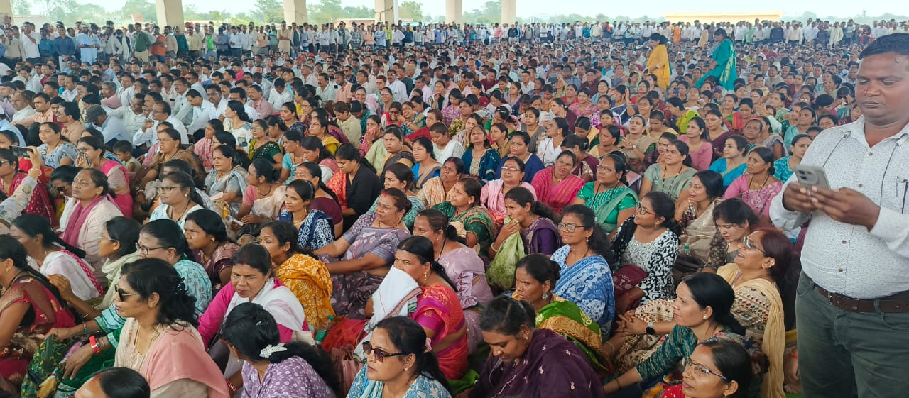 राजधानी में उमड़ा शिक्षकों का जन सैलाब: ऐतिहासिक धरना प्रदर्शन कर मंत्रालय घेराव को निकले शिक्षकों को पुलिस ने रोका