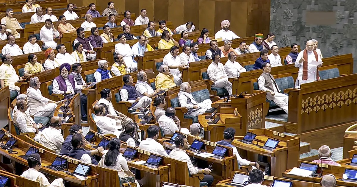संसद में हंगामे के बीच बड़ा कदम, महिला आरक्षण कानून आधी रात से लागू