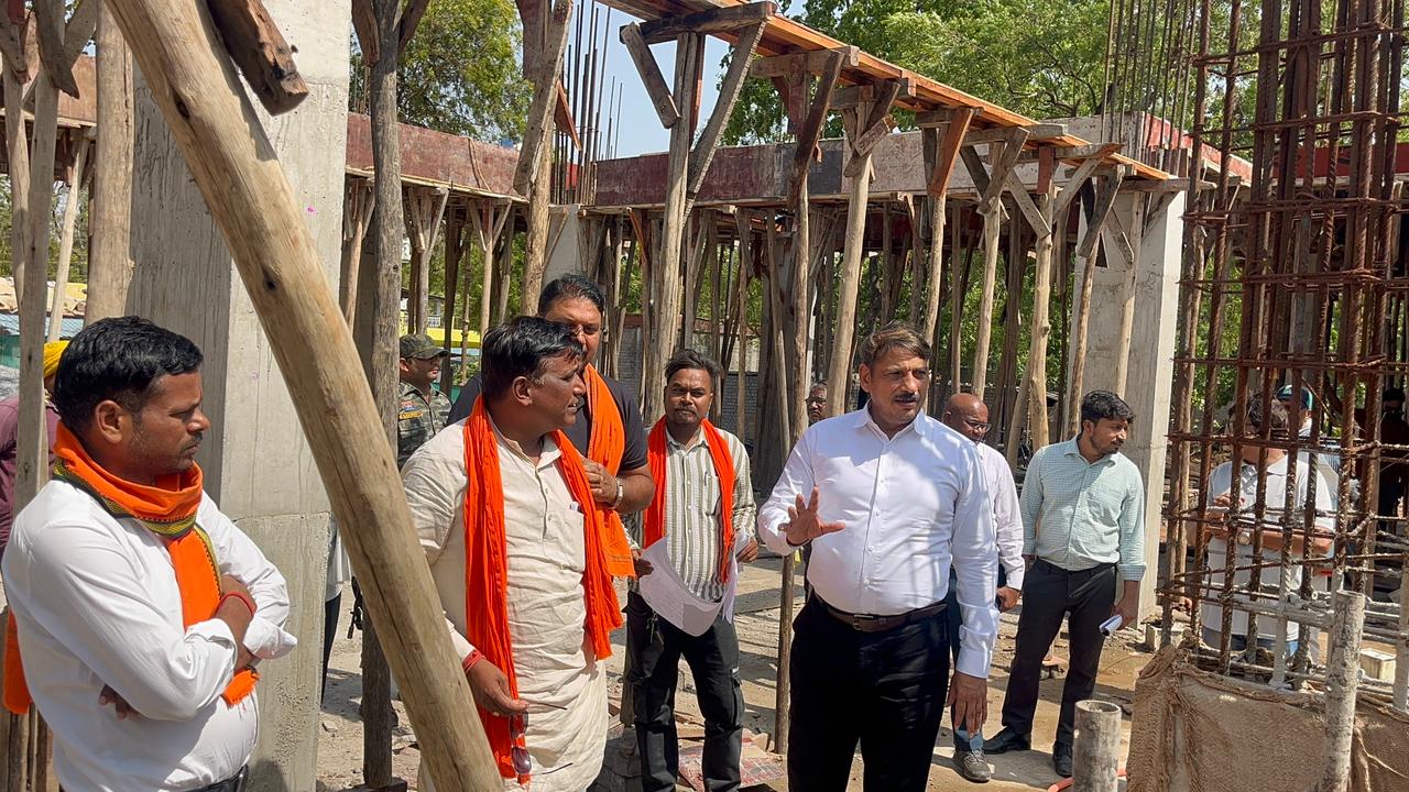 कलेक्टर गोपाल वर्मा ने निर्माणाधीन नालंदा लाइब्रेरी परिसर का किया निरीक्षण
