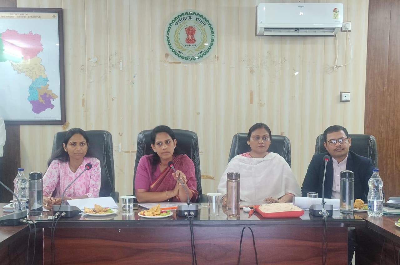 कमजोर परीक्षा परिणाम पर कलेक्टर का बड़ा एक्शन: बच्चों के भविष्य से खिलवाड़ बर्दाश्त नहीं, अनुपस्थित प्राचार्यों को कारण बताओ नोटिस जारी करने के निर्देश