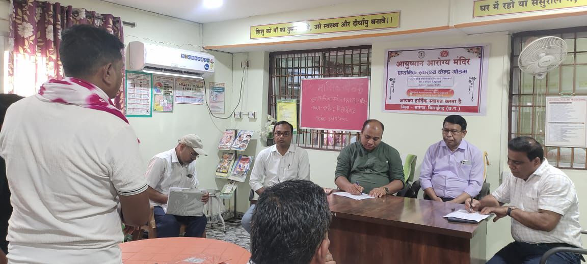 पदभार ग्रहण करते ही एक्शन में CMHO डॉ. पुष्पेंद्र वैष्णव, PHC गोडम का औचक निरीक्षण
