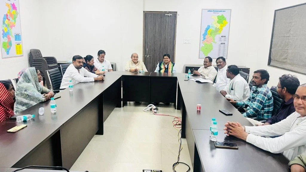 Raipur News: नकटी बुलडोजर कार्रवाई को लेकर कांग्रेस का बड़ा आंदोलन, CM निवास घेराव, FIR, पुनर्वास और मुआवजे की मांग पर बनाई रणनीति