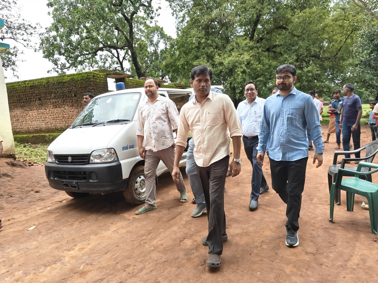 कलेक्टर एस. जयवर्धन ने दूरस्थ ग्रामों का किया निरीक्षण, स्वास्थ्य व शिक्षा सेवाओं की ली जानकारी