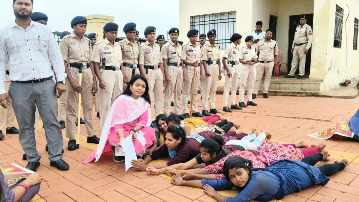 206वें दिन भी नहीं टूटा हौसला! D.Ed अभ्यर्थियों का विधानसभा कूच, पुलिस ने रास्ते में रोका