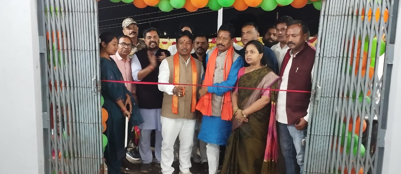 बस्तर सांसद महेश कश्यप ने किरंदुल में विभिन्न विकास कार्यों का किया लोकार्पण


