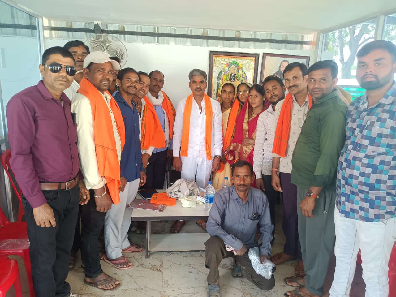 कांग्रेस को बड़ा झटका, सरपंच और जनपद सदस्य भाजपा में हुए शामिल
