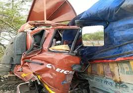 CG Accident: कंटेनर ट्रक से टकराई, चालक की मौत 