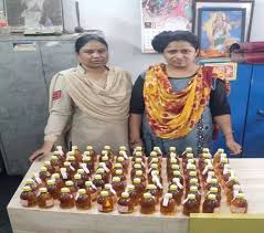 राजधानी रायपुर में शराब की तस्करी कर रही महिला रंगे हाथों गिरफ्तार