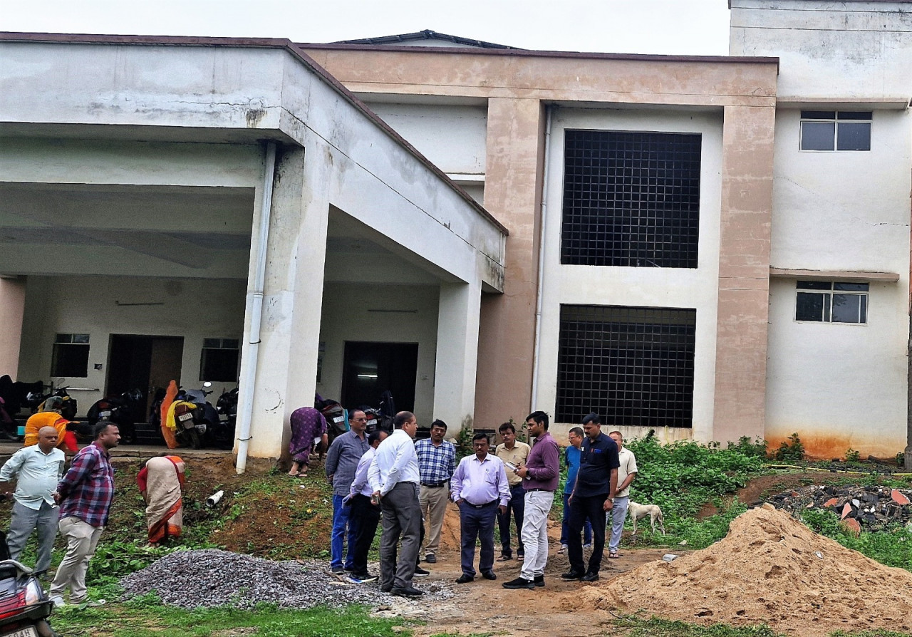 कुलपति कावरे ने पत्रकारिता विश्वविद्यालय परिसर का किया आकस्मिक निरीक्षण