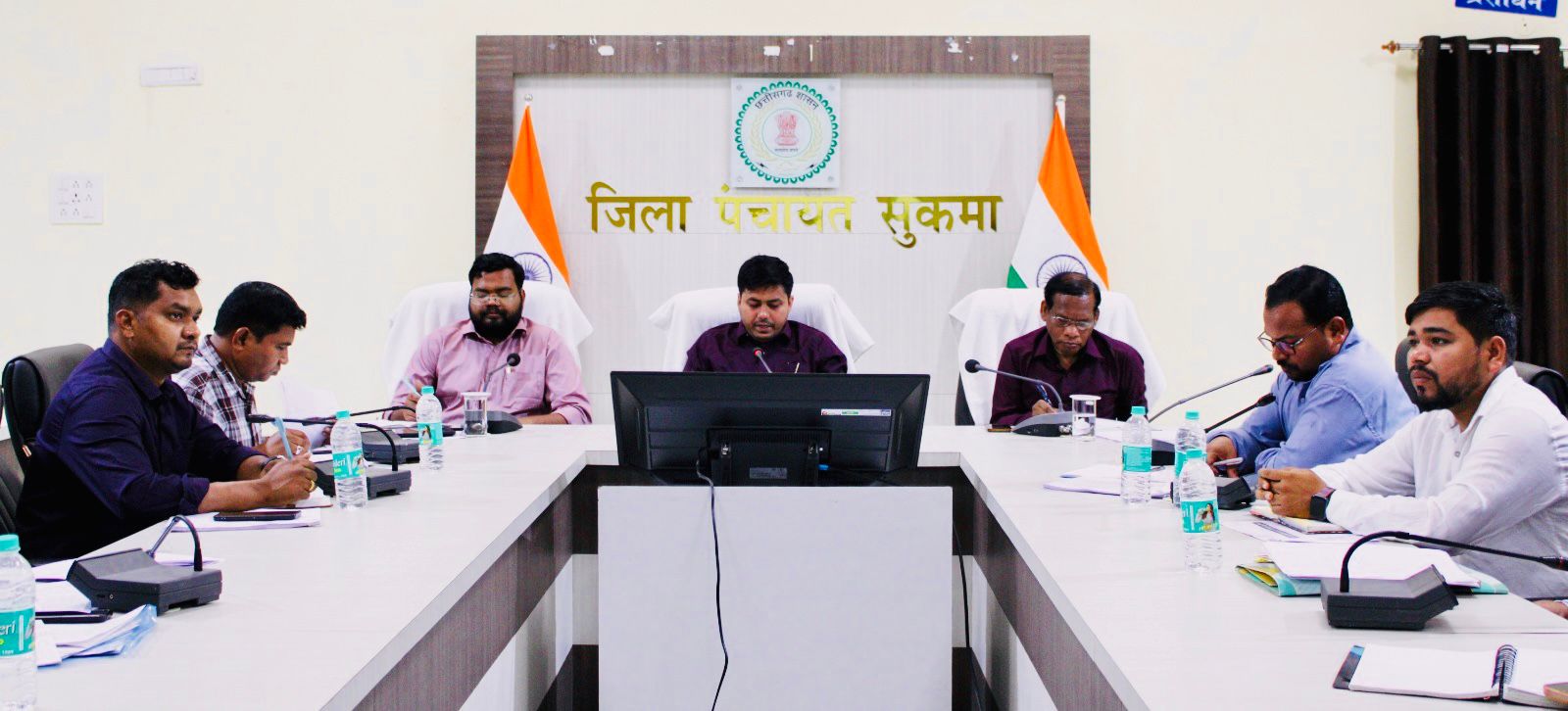 जिला पंचायत में विकास कार्यों की समीक्षा बैठक :कोंटा जनपद में लक्ष्य समय पर पूरा करने की चेतावनी