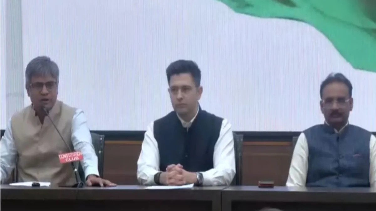 AAP में बड़ी टूट: राघव चड्ढा ने छोड़ी पार्टी, बोले—दो-तिहाई सांसद हमारे साथ
