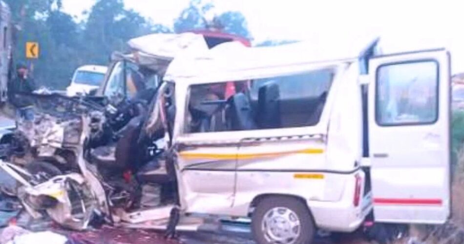  ओडिशा में दर्दनाक सड़क हादसा: यात्रियों से भरी वैन ने ट्रक को मारी टक्कर, 8 लोगों की मौत