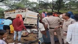 बलौदाबाजार में  भीषण सड़क हादसा : श्रद्धालुओं से भरी पिकअप पलटी,17 घायल