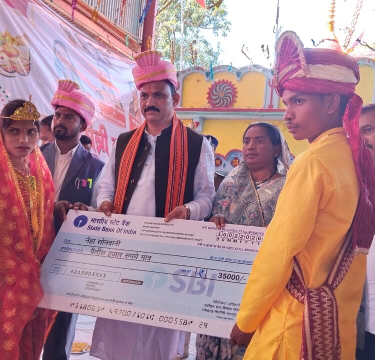 मुख्यमंत्री कन्या विवाह योजना के तहत 189 जोड़ों का सामूहिक विवाह, महामाया धाम चनवारीडांड में भव्य आयोजन
