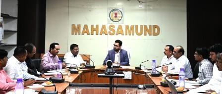 महासमुंद में फीस पर सख्ती: निजी स्कूल मनमानी नहीं कर सकेंगे, कलेक्टर के निर्देश