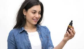 सुंदर और घने बालों के लिए अपनाएं ये घरेलू उपाय