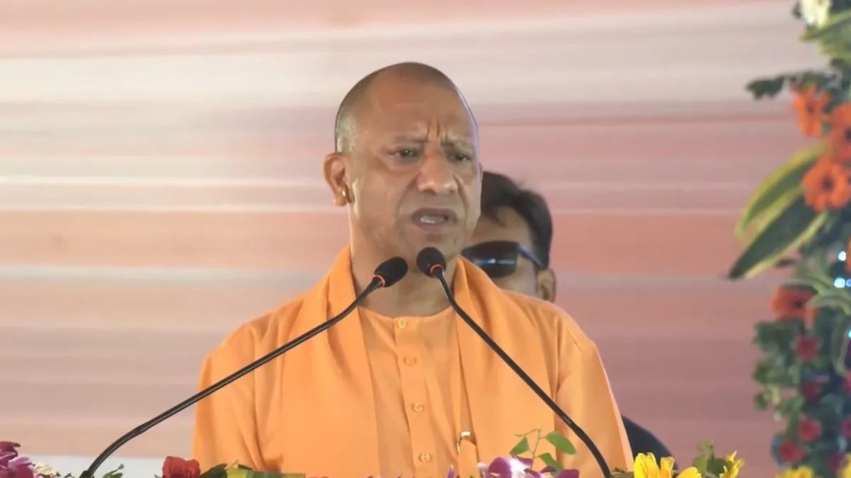  प्रतापगढ़ से गरजे योगी, रामभक्तों पर गोली चलाने वाले आज आस्था की बात कर रहे हैं