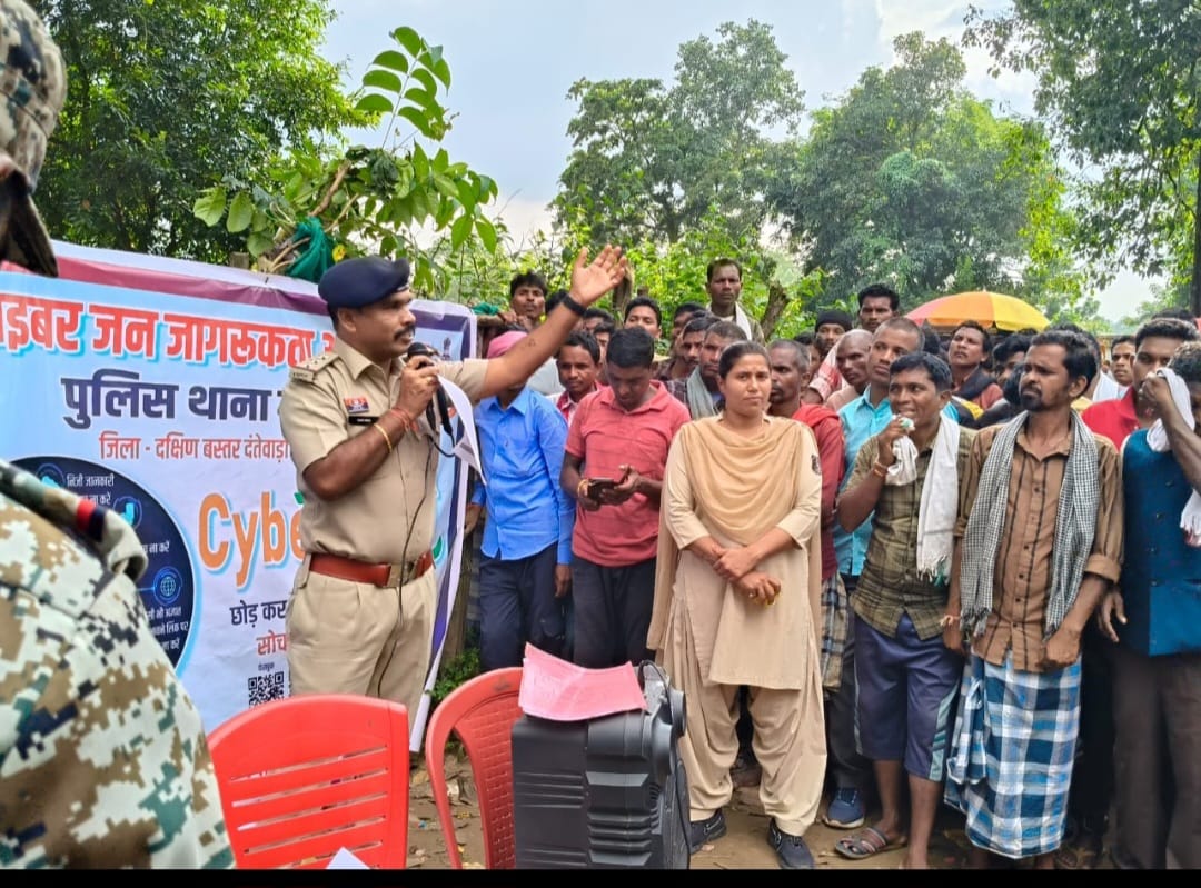 साप्ताहिक बाजार तुमनार में साइबर जागरूकता कार्यक्रम का आयोजन किया गया 