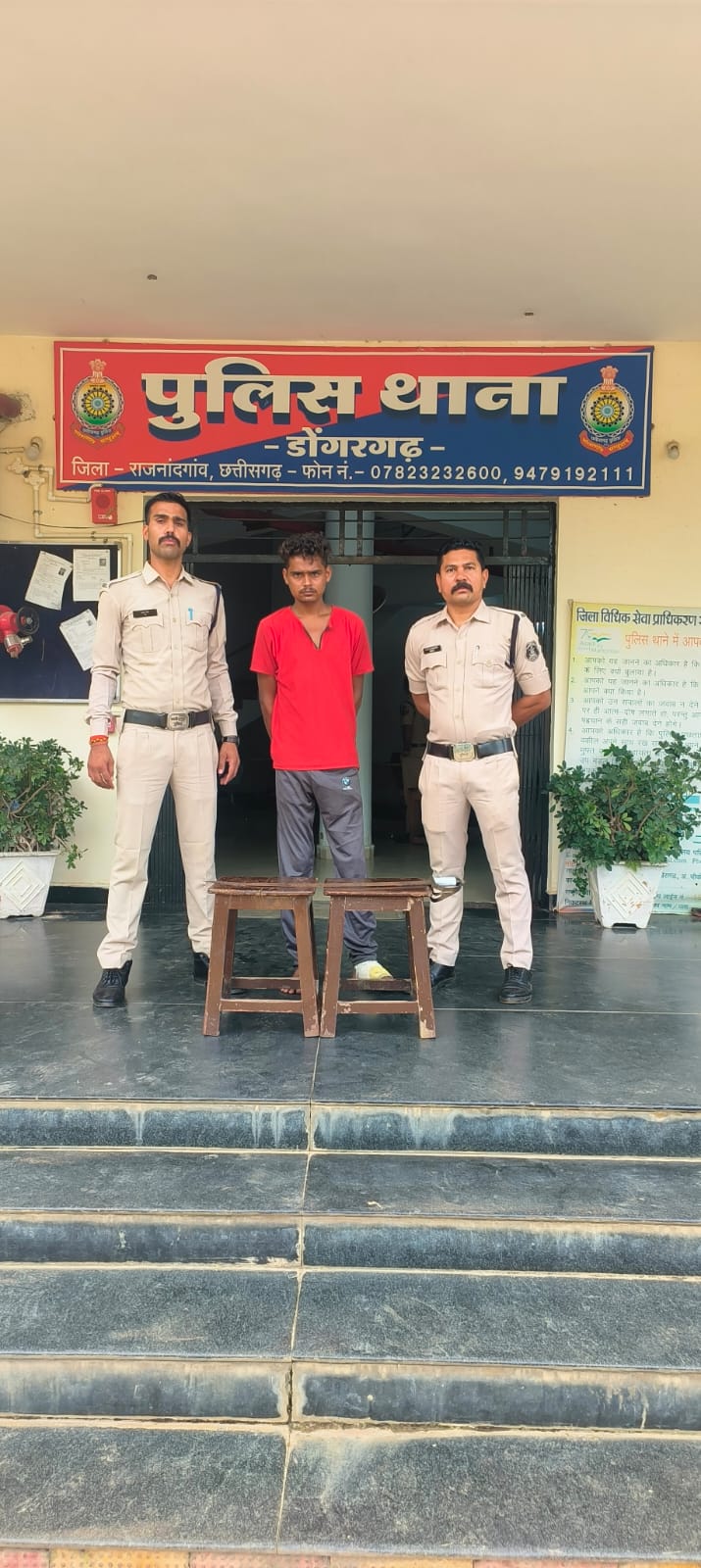 तलवार लहराकर मोहल्ले में उत्पात मचाने वाले व्यक्ति को गिरफ्तार कर भेजा गया जेल 