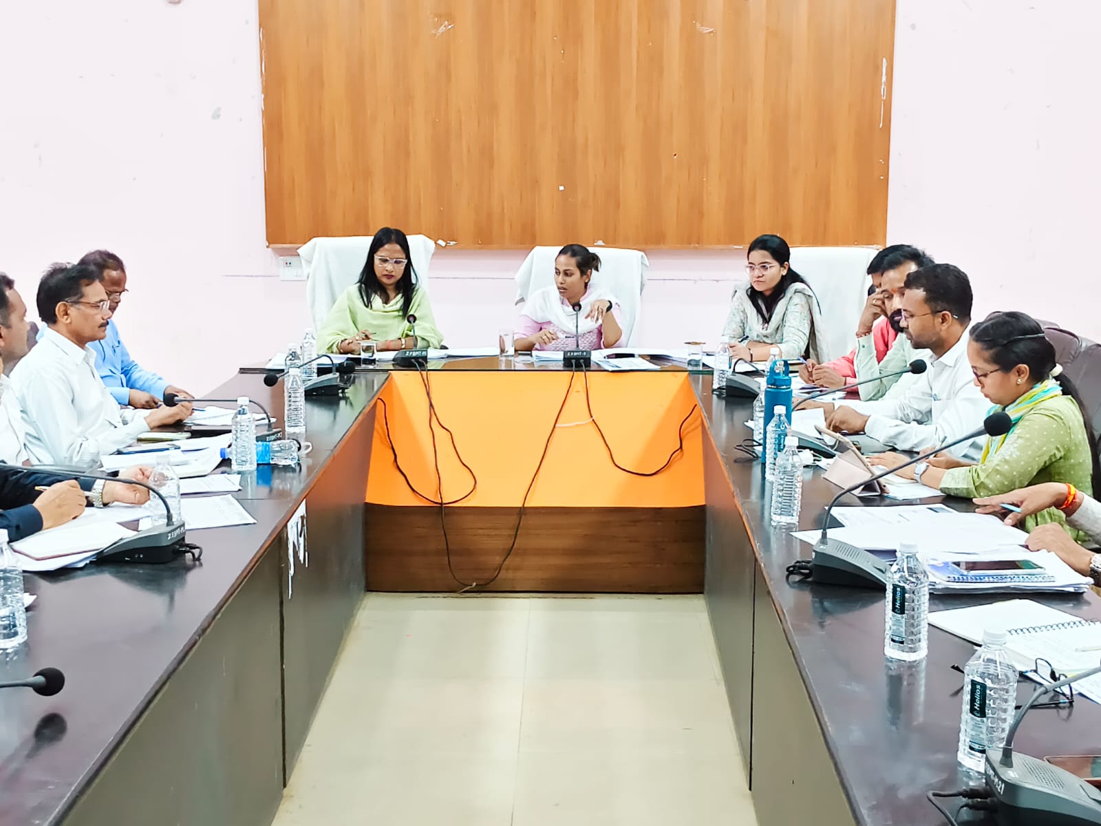 जिले में विकास कार्यों की समीक्षा बैठक सम्पन्न, कलेक्टर ने दिए सख्त निर्देश