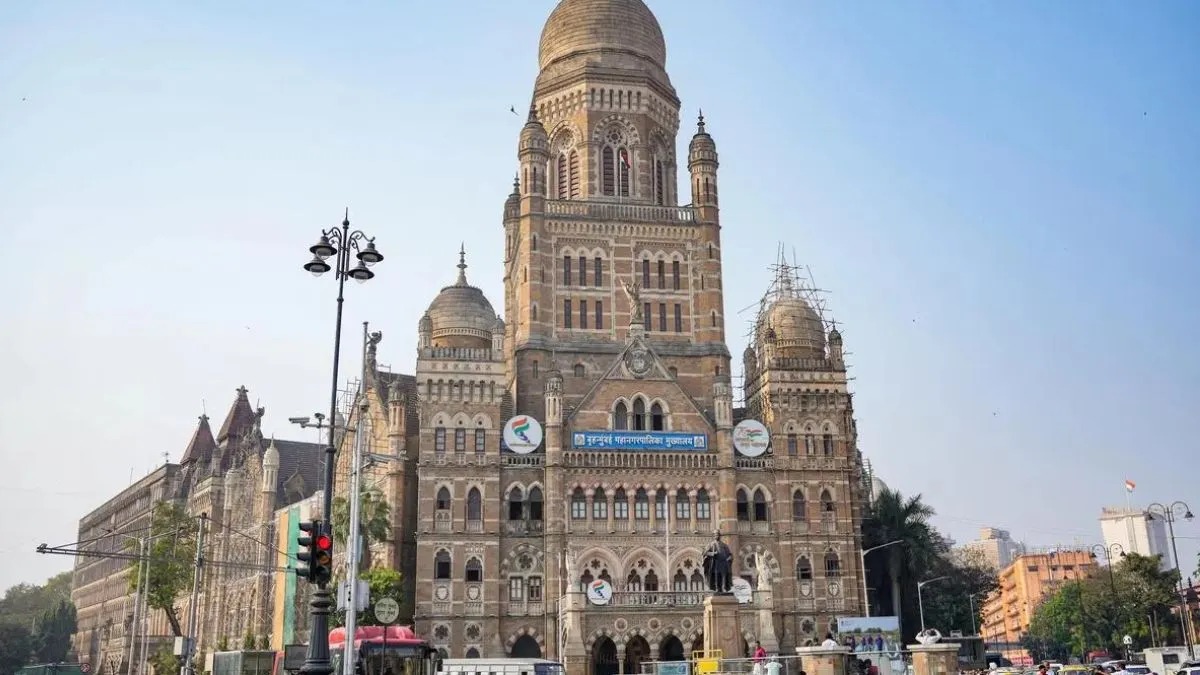 मुंबई हाई अलर्ट पर: मेयर कार्यालय और बॉम्बे स्टॉक एक्सचेंज को उड़ाने की धमकी
