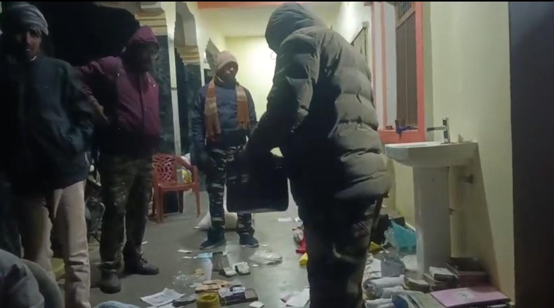 किसानों के दस्तावेज जब्त, 400 बोरी धान बरामद