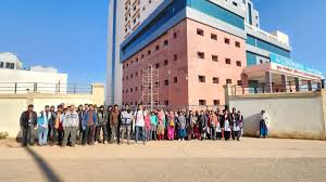 बस्तर के बहुप्रतीक्षित सुपर स्पेशलिटी अस्पताल में रोजगार पर बरपा हंगामा, कर्मचारियों ने जड़ा ताला