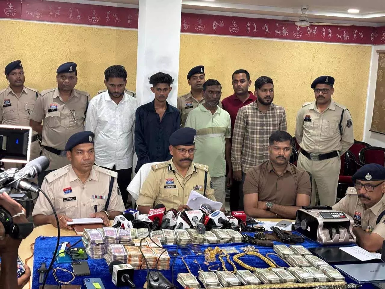 ज्वेलरी दुकान से सोने की चैन छीनने वाले महाराष्ट्र के 4 अंतर्राज्यीय बदमाश गिरफ्तार