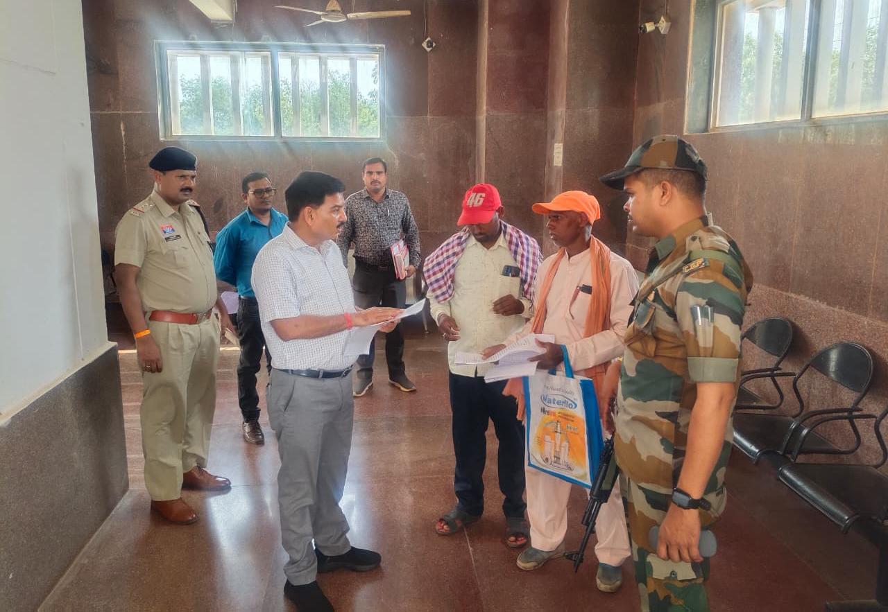जनता की फरियाद सुनने खुद मैदान में उतरे DIG रामकृष्ण साहू, शिकायतों के जल्द समाधान का दिया भरोसा