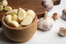 सुबह खाली पेट खाएं कच्ची लहसुन, फिर देखें कमाल